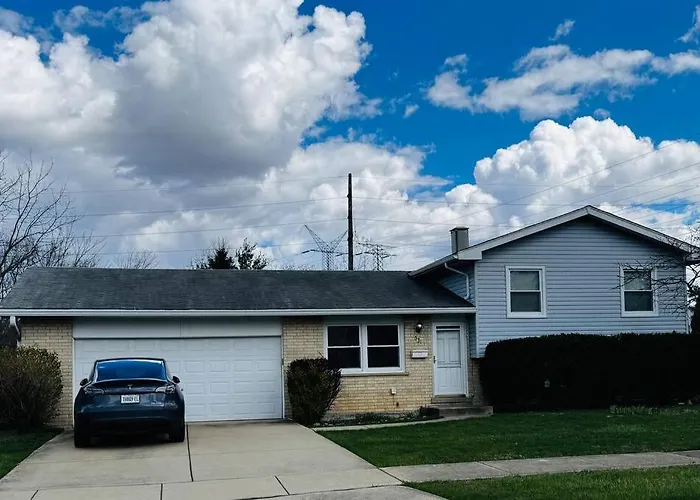 Convenient Near Chicago Ohare Airport With King Beds And Coffee Des Plaines