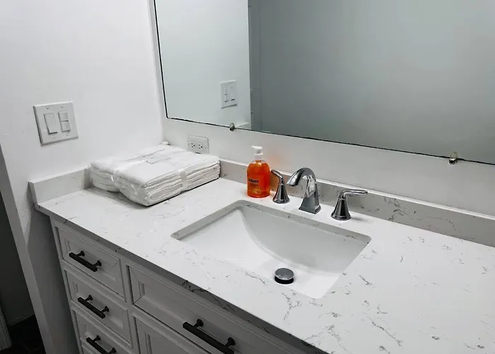 Villa Convenient Near Chicago Ohare Airport With King Beds And Coffee Des Plaines