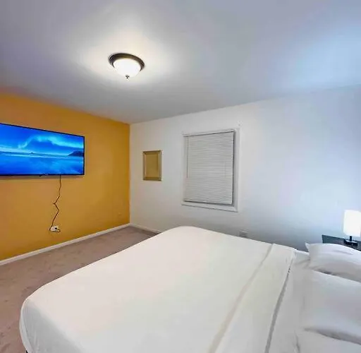 Convenient Near Chicago Ohare Airport With King Beds And Coffee *