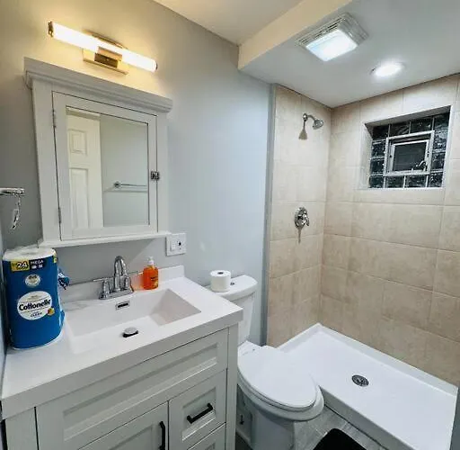 Convenient Near Chicago Ohare Airport With King Beds And Coffee
