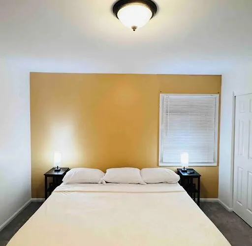 Villa Convenient Near Chicago Ohare Airport With King Beds And Coffee *