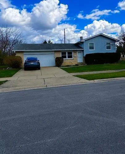 Convenient Near Chicago Ohare Airport With King Beds And Coffee *