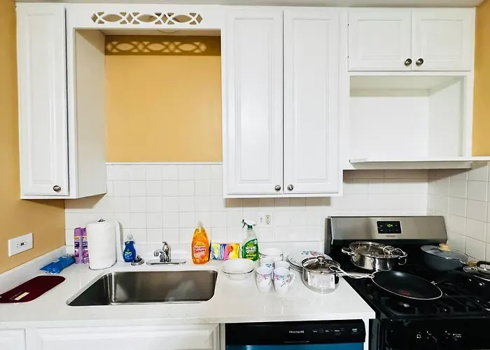 Convenient Near Chicago Ohare Airport With King Beds And Coffee