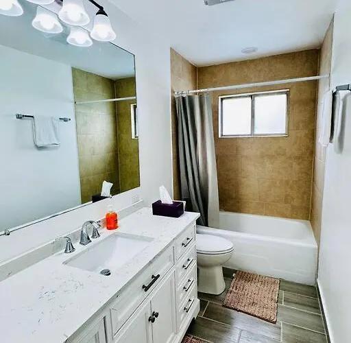 Convenient Near Chicago Ohare Airport With King Beds And Coffee Villa