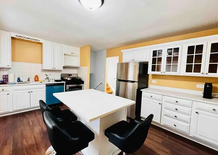 Convenient Near Chicago Ohare Airport With King Beds And Coffee *