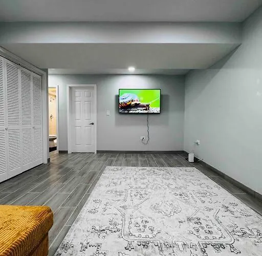Convenient Near Chicago Ohare Airport With King Beds And Coffee
