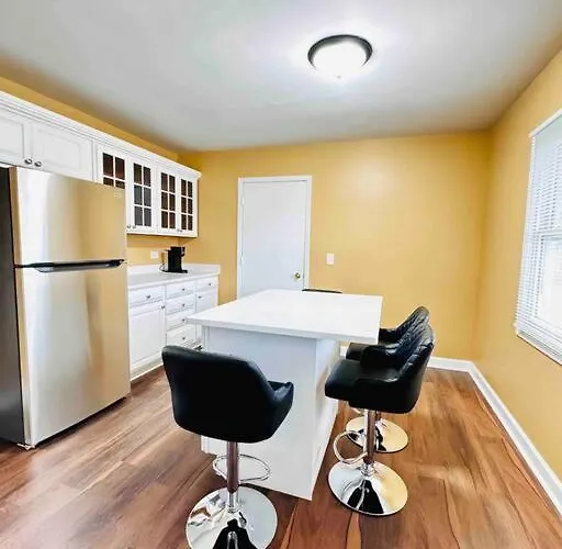 Villa Convenient Near Chicago Ohare Airport With King Beds And Coffee *