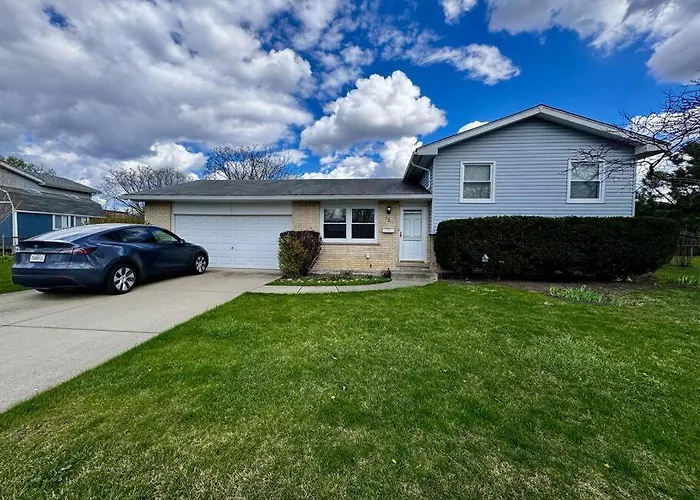 Convenient Near Chicago Ohare Airport With King Beds And Coffee *